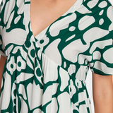 Silvia – Vestido Fluido Estampado para Días Ligeros y Con Estilo