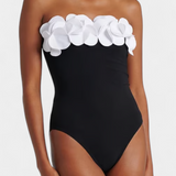 Elena – Conjunto de Bañador con Flores 3D y Falda Envolvente, Estilo Único para Veranos Inolvidables