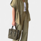Marina – Conjunto Elegante de Camisa y Pantalones para un Estilo Sofisticado