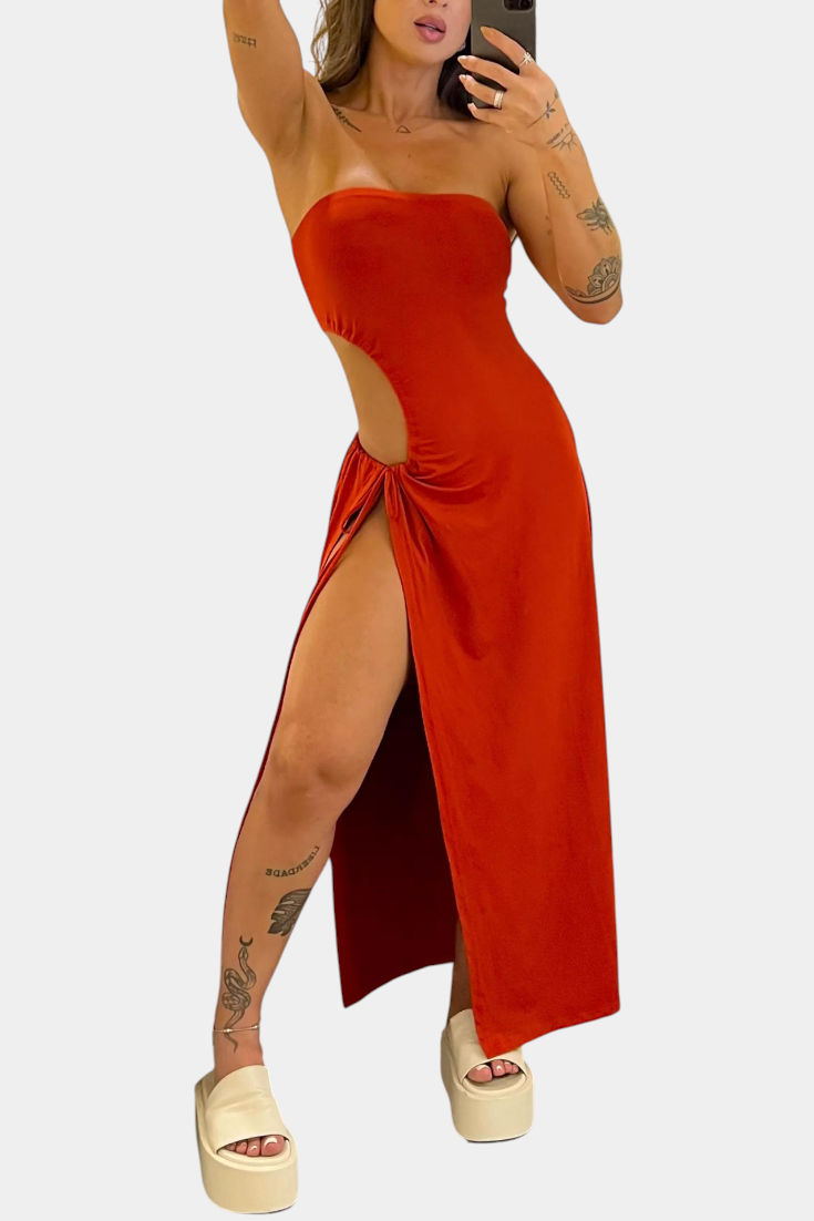 Alba – Vestido Elegante Sin Tirantes con Toque Coqueto