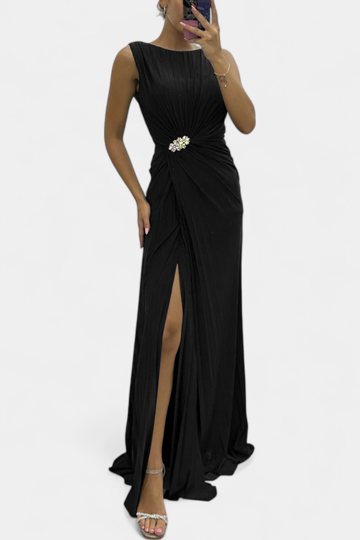 Nerea – Vestido Maxi Plisado con Abertura Lateral y Elegancia Atemporal