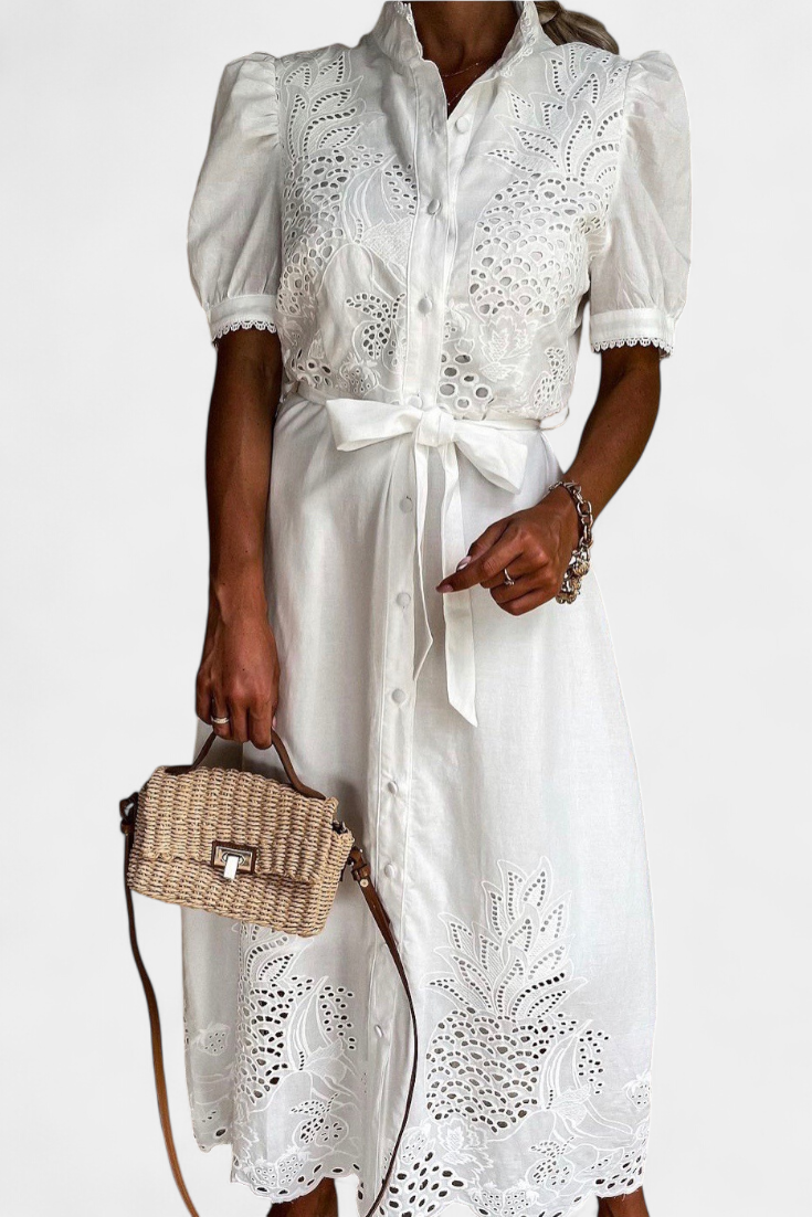 Clara – Vestido Camisero Elegante con Bordados y Cinturón Chic